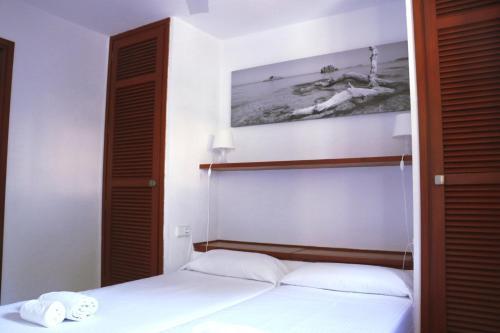 Apartamentos Club Cala Azul Làng Sant Carles de Paralta Ngoại thất bức ảnh