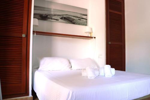 Apartamentos Club Cala Azul Làng Sant Carles de Paralta Ngoại thất bức ảnh