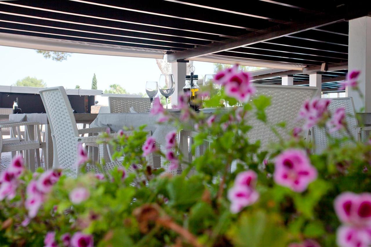 Apartamentos Club Cala Azul Làng Sant Carles de Paralta Ngoại thất bức ảnh